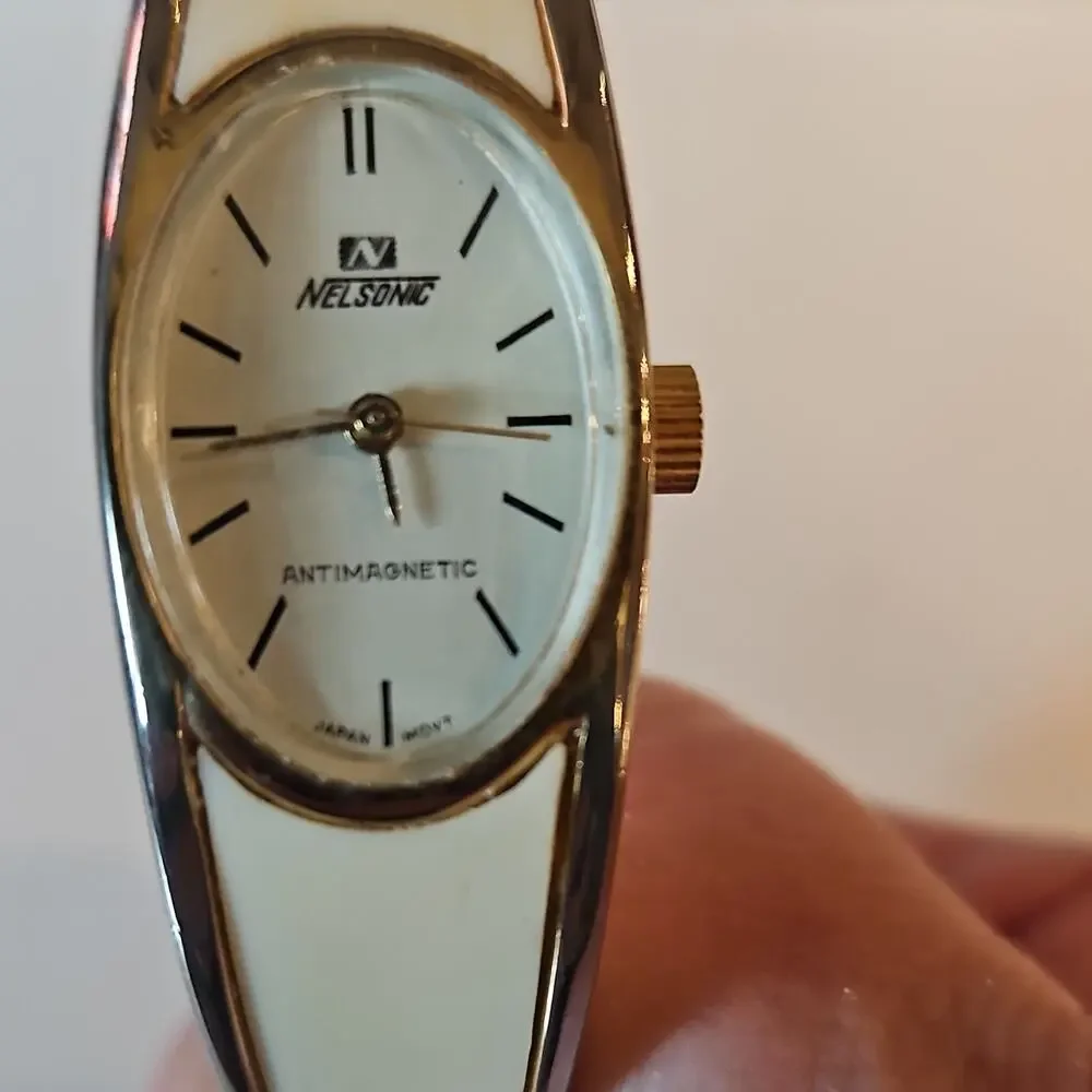 Nelsonic ivory gold